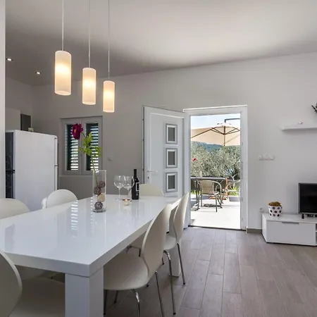 Modernes Mit Terrasse Und Meerblick By Interhome *