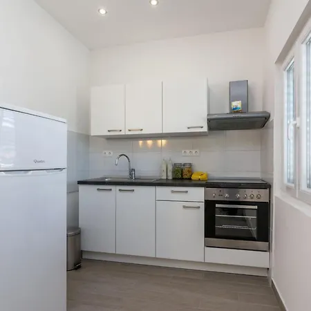 Modernes Mit Terrasse Und Meerblick By Interhome * Vinisce