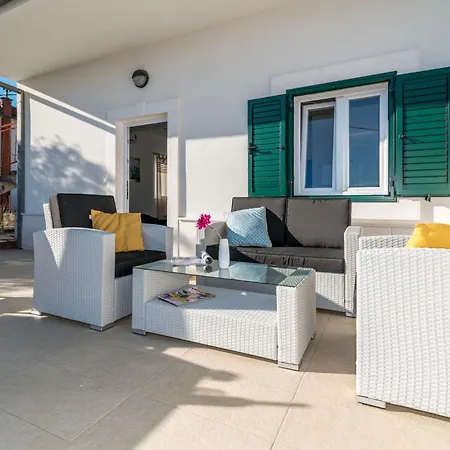 Modernes Mit Terrasse Und Meerblick By Interhome *