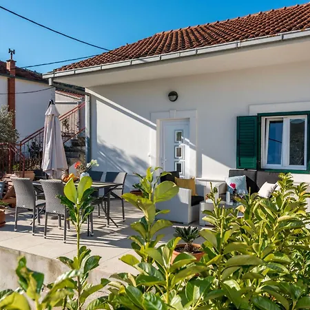 Modernes Mit Terrasse Und Meerblick By Interhome Vinisce