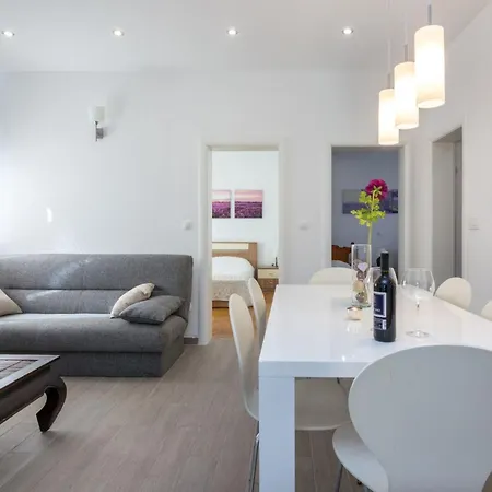Vikendica Modernes Mit Terrasse Und Meerblick By Interhome