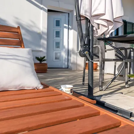 Modernes Mit Terrasse Und Meerblick By Interhome Vikendica