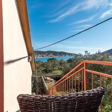 Modernes Mit Terrasse Und Meerblick By Interhome Vikendica